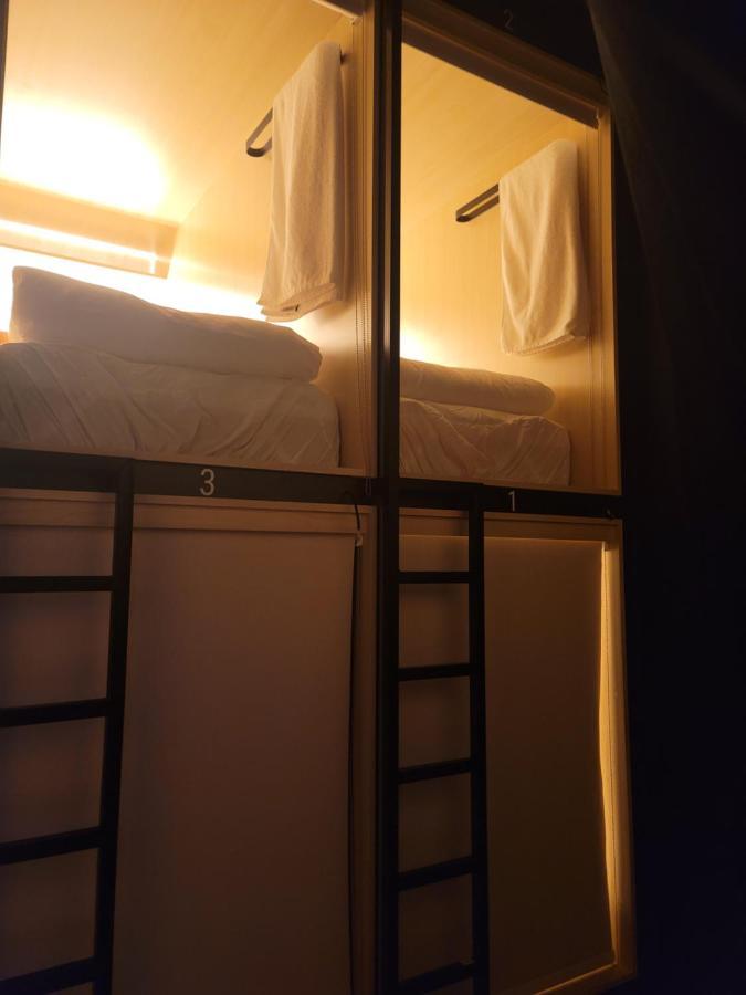 Westay Capsule Hostel Dubai Exterior foto