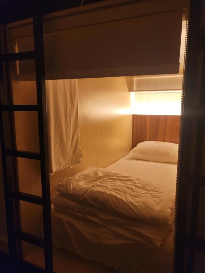Westay Capsule Hostel Dubai Exterior foto